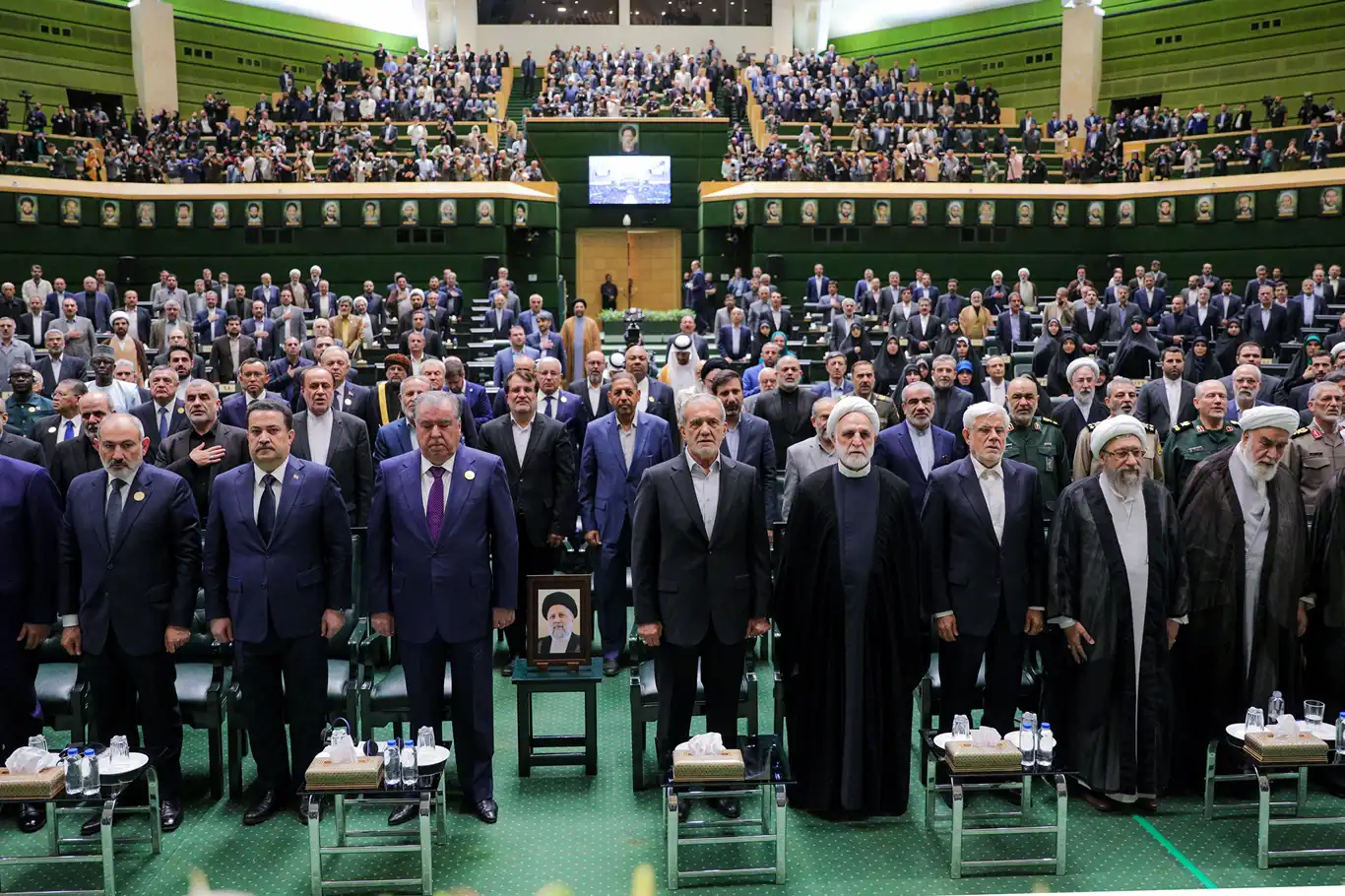 İran Cumhurbaşkanı Mesud Pezeşkiyan yemin ederek görevine başladı