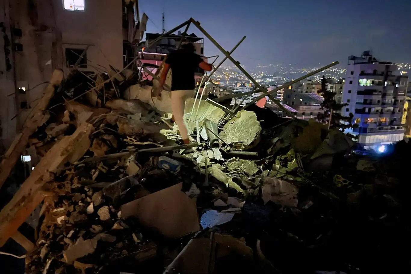 Lübnan Sağlık Bakanlığı: Beyrut saldırısında 3 şehit 74 yaralı