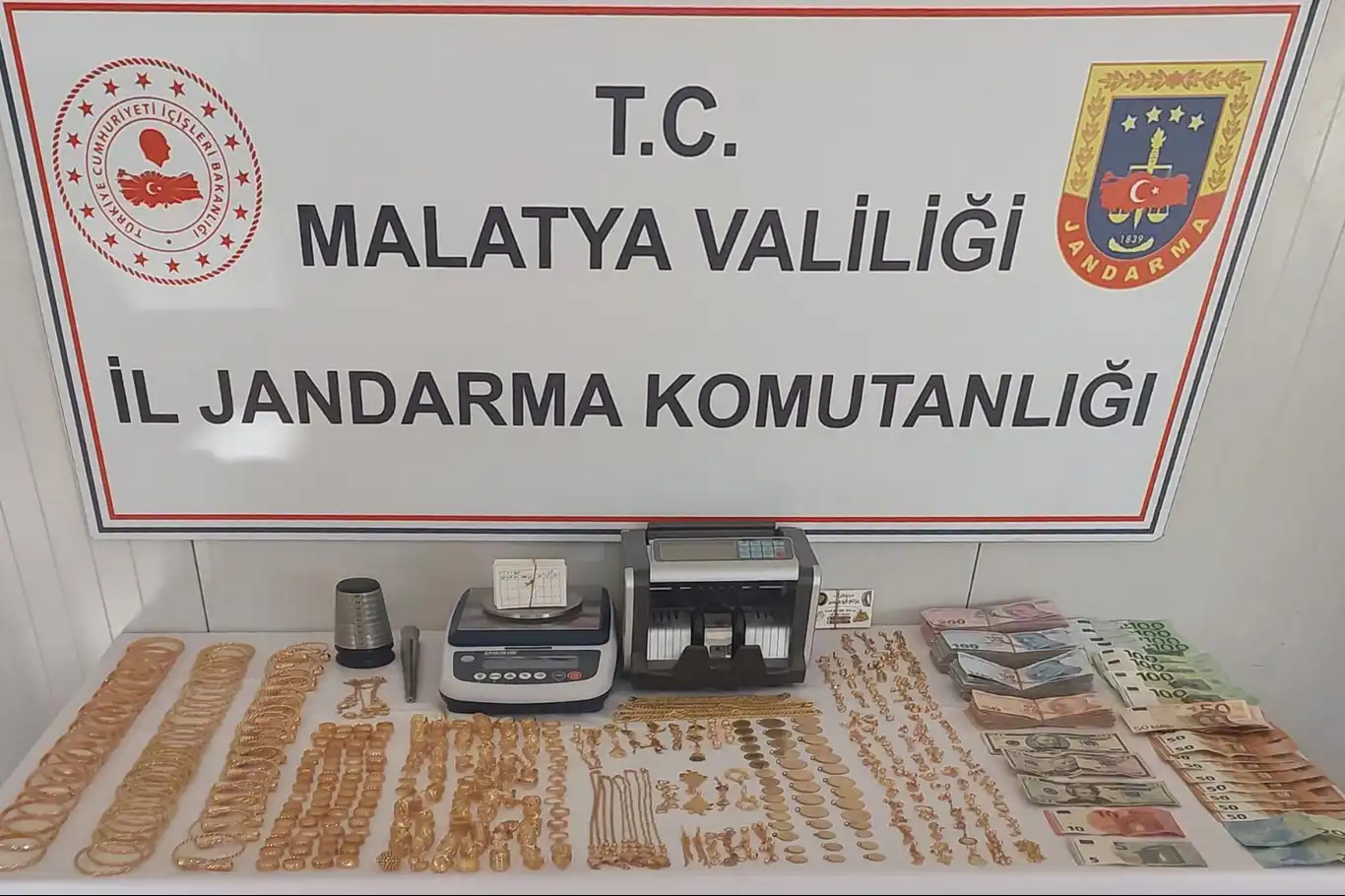 Malatya'da 2,8 kilo kaçak altın ele geçirildi