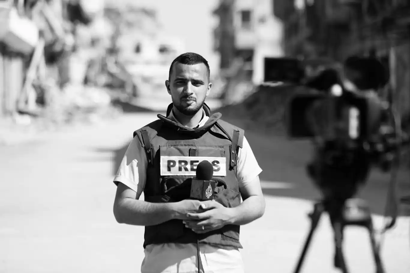 Şehit Heniyye'nin Gazze'deki evinin önünde haber yapan gazetecilere saldırı: 2 şehit