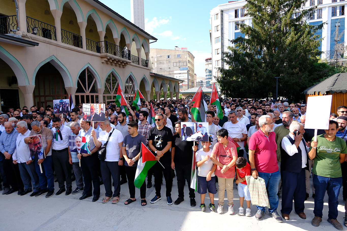 Van’da HAMAS lideri Heniyye için gıyabi cenaze namazı ve basın açıklaması