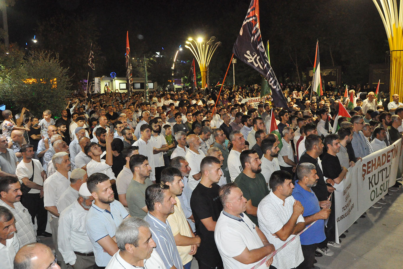 On binlerce Batmanlı düzenledikleri yürüyüşle Heniyye'nin katledilmesini protesto etti