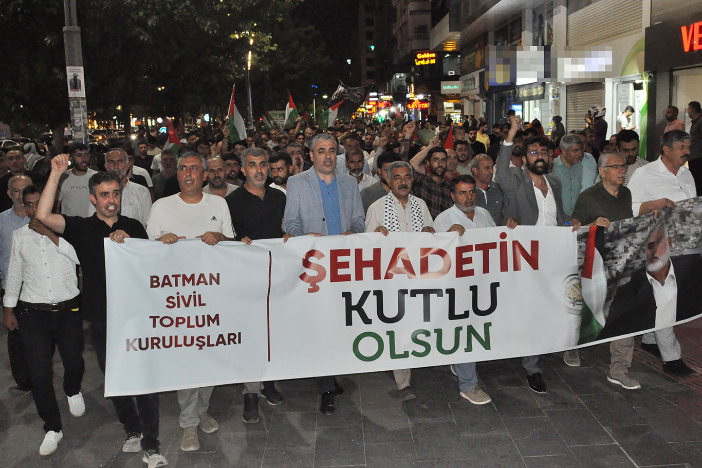 On binlerce Batmanlı düzenledikleri yürüyüşle Heniyye'nin katledilmesini protesto etti