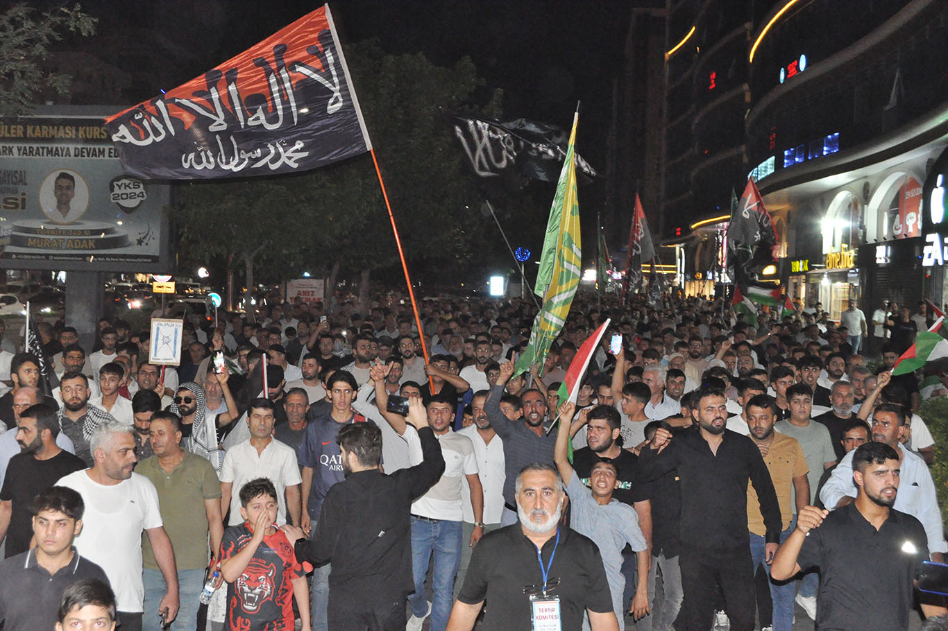 On binlerce Batmanlı düzenledikleri yürüyüşle Heniyye'nin katledilmesini protesto etti