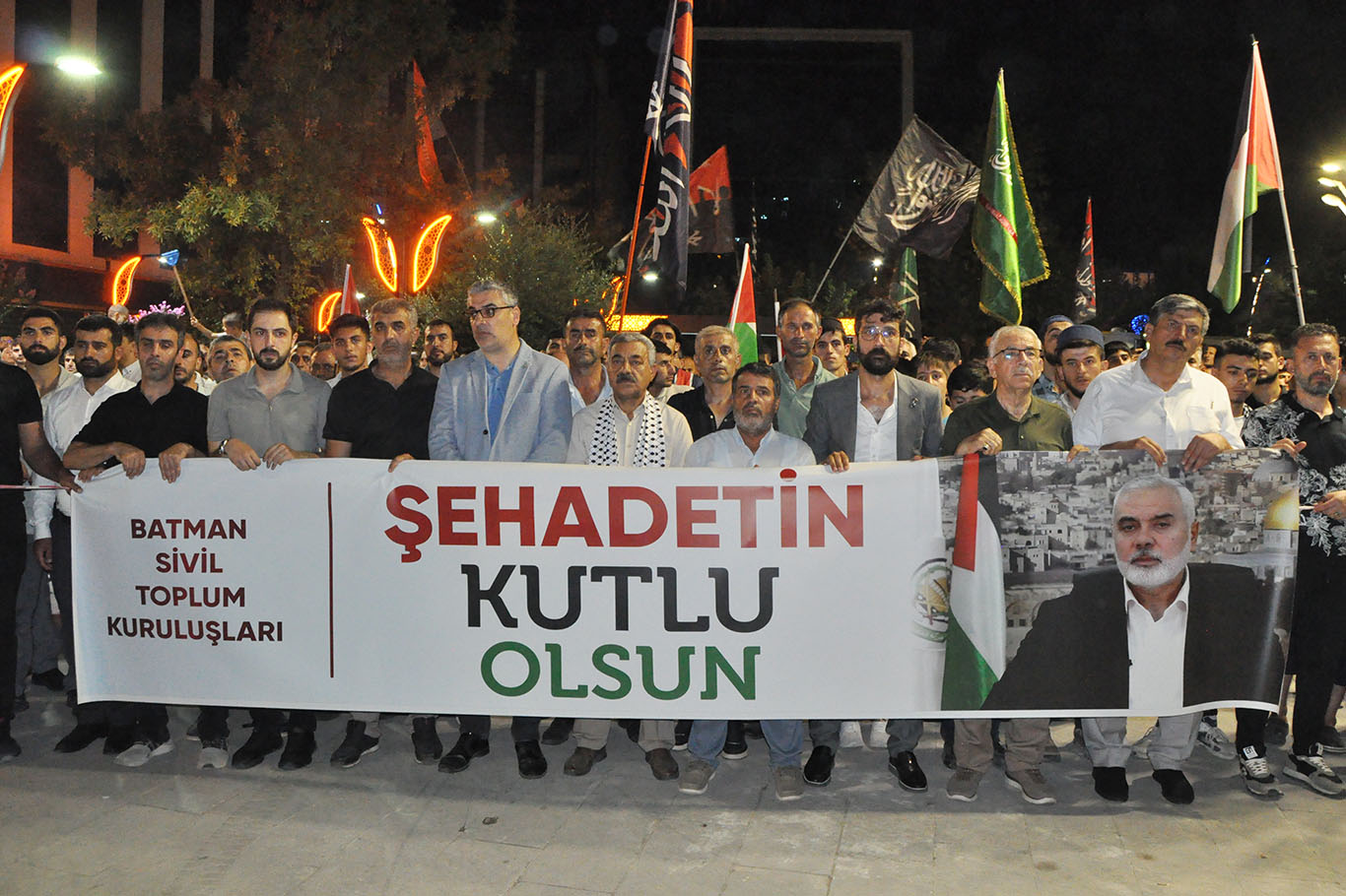 On binlerce Batmanlı düzenledikleri yürüyüşle Heniyye'nin katledilmesini protesto etti