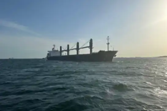 İstanbul'da karaya oturan gemi kurtarıldı