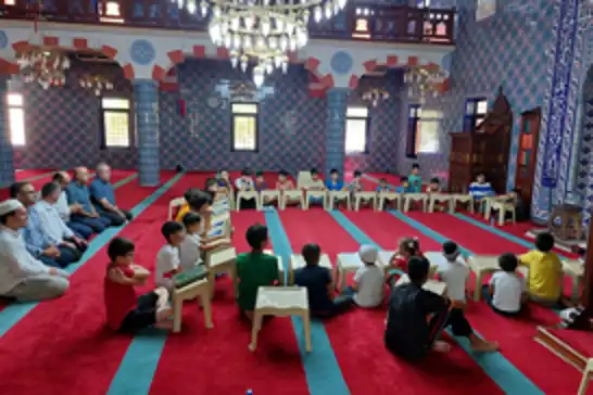 Viranşehir'de camiler çocuk sesleriyle şenleniyor