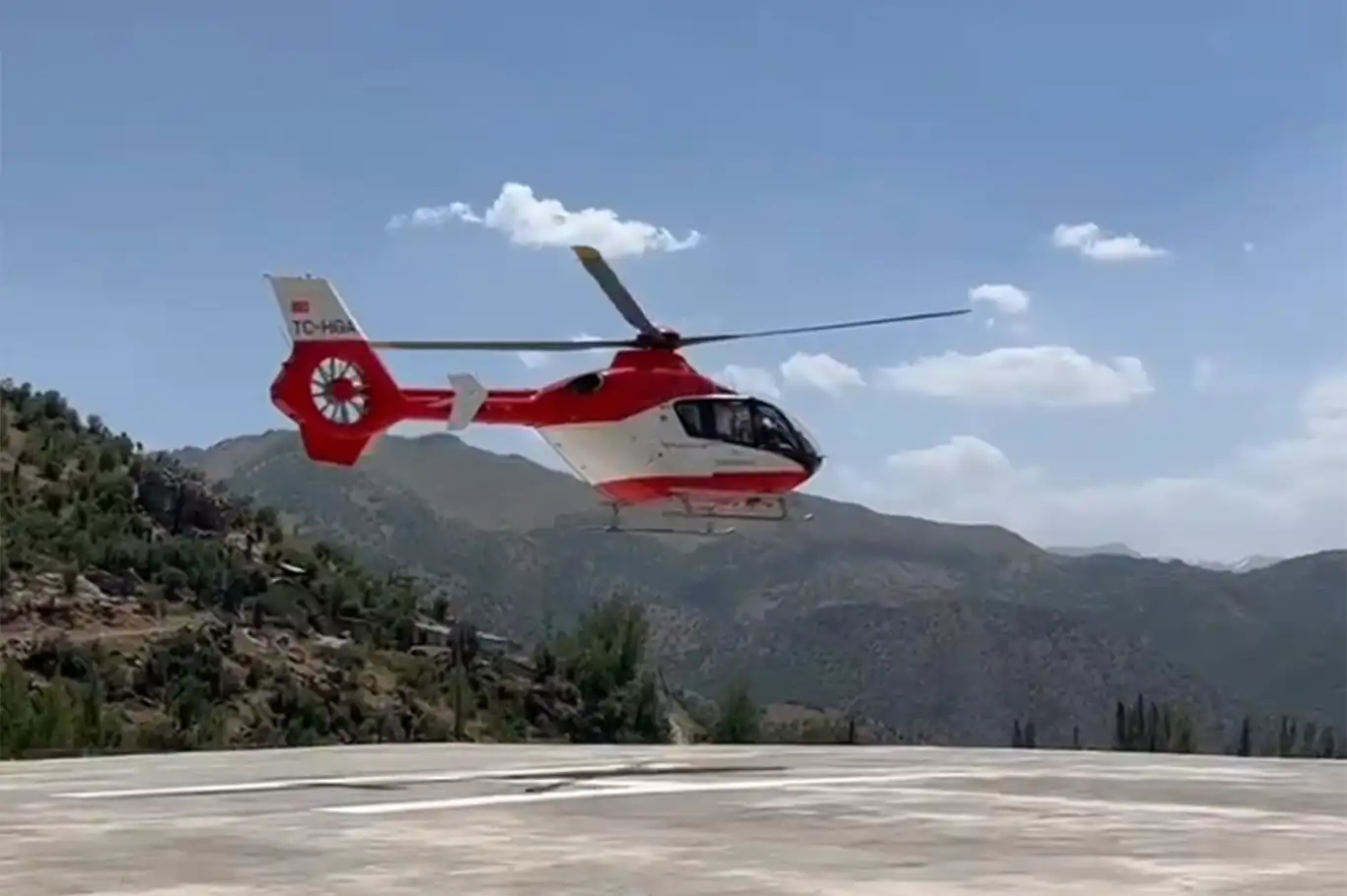 Ambulans helikopter 52 yaşındaki hasta için havalandı