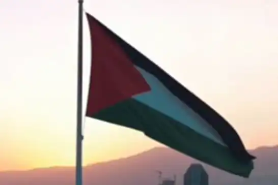 Dünyanın en büyük Filistin bayrağı İran'ın başkentinde dalgalanıyor