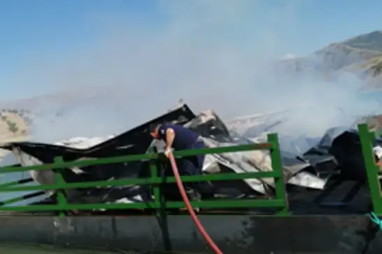 Alabalık tesisi servis platformunda çıkan yangın maddi hasara yol açtı