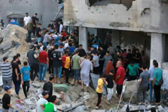 Siyonist işgalciler Gazze'de sivillerin sığındığı okula saldırdı: 15 şehid