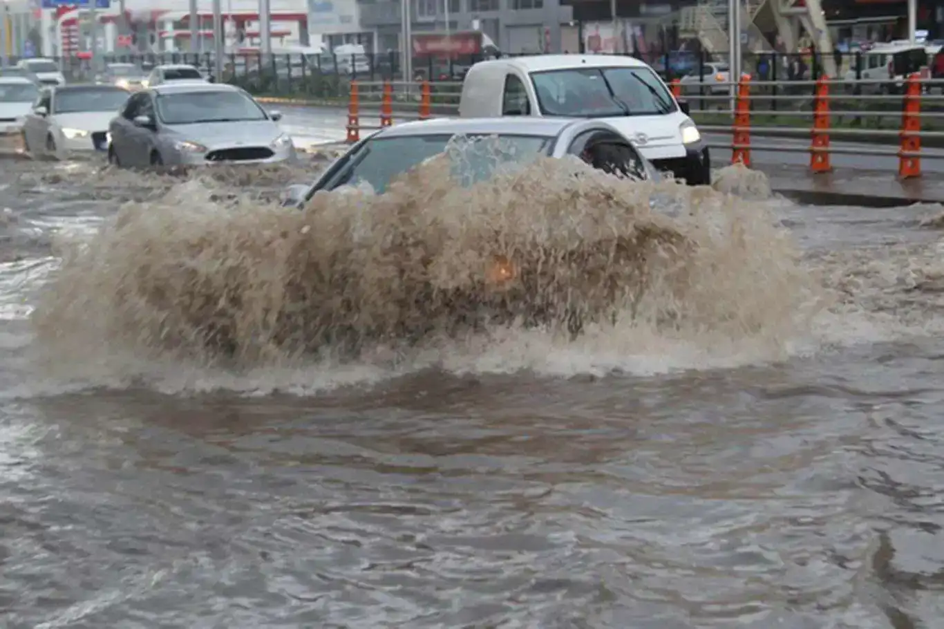 Meteoroloji'den 5 il için sağanak uyarısı Meteoroloji'den 5 il için sağanak uyarısı
