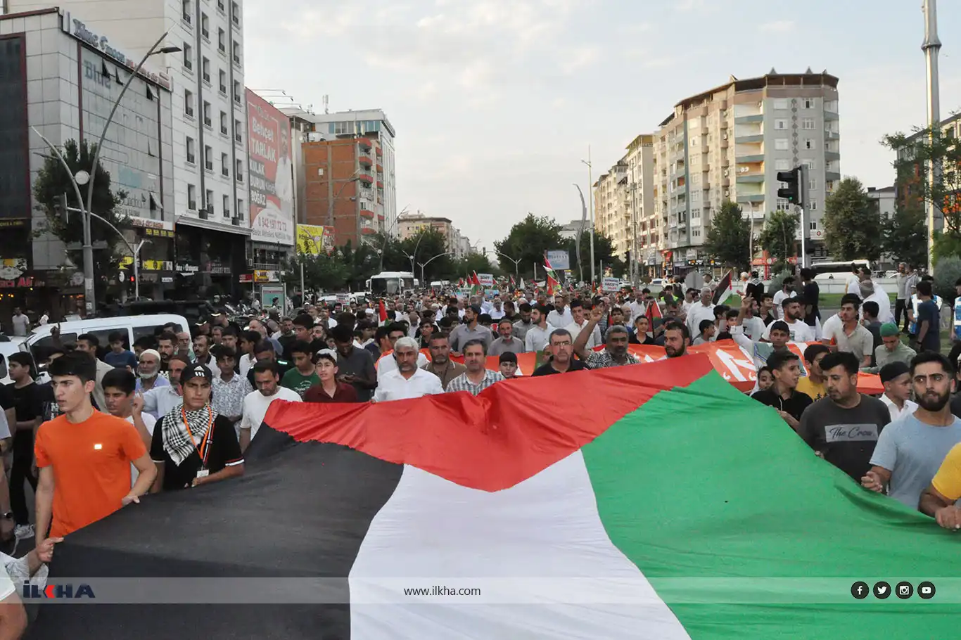 Thousands march in Batman in support of Gaza resistance Thousands march in Batman in support of Gaza resistance