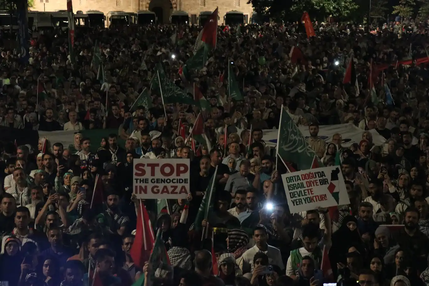 İstanbul’da on binlerce kişi Şehid İsmail Heniyye için yürüdü