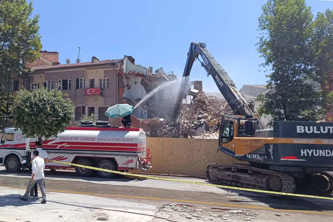 Deprem bölgesi Malatya'da yıkımlar sürüyor Deprem bölgesi Malatya'da yıkımlar sürüyor