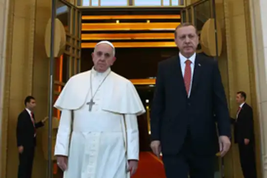 Cumhurbaşkanı Erdoğan'dan Papa Fransuva'ya: Olimpiyatlardaki ahlaksız gösteriler infiale yol açtı