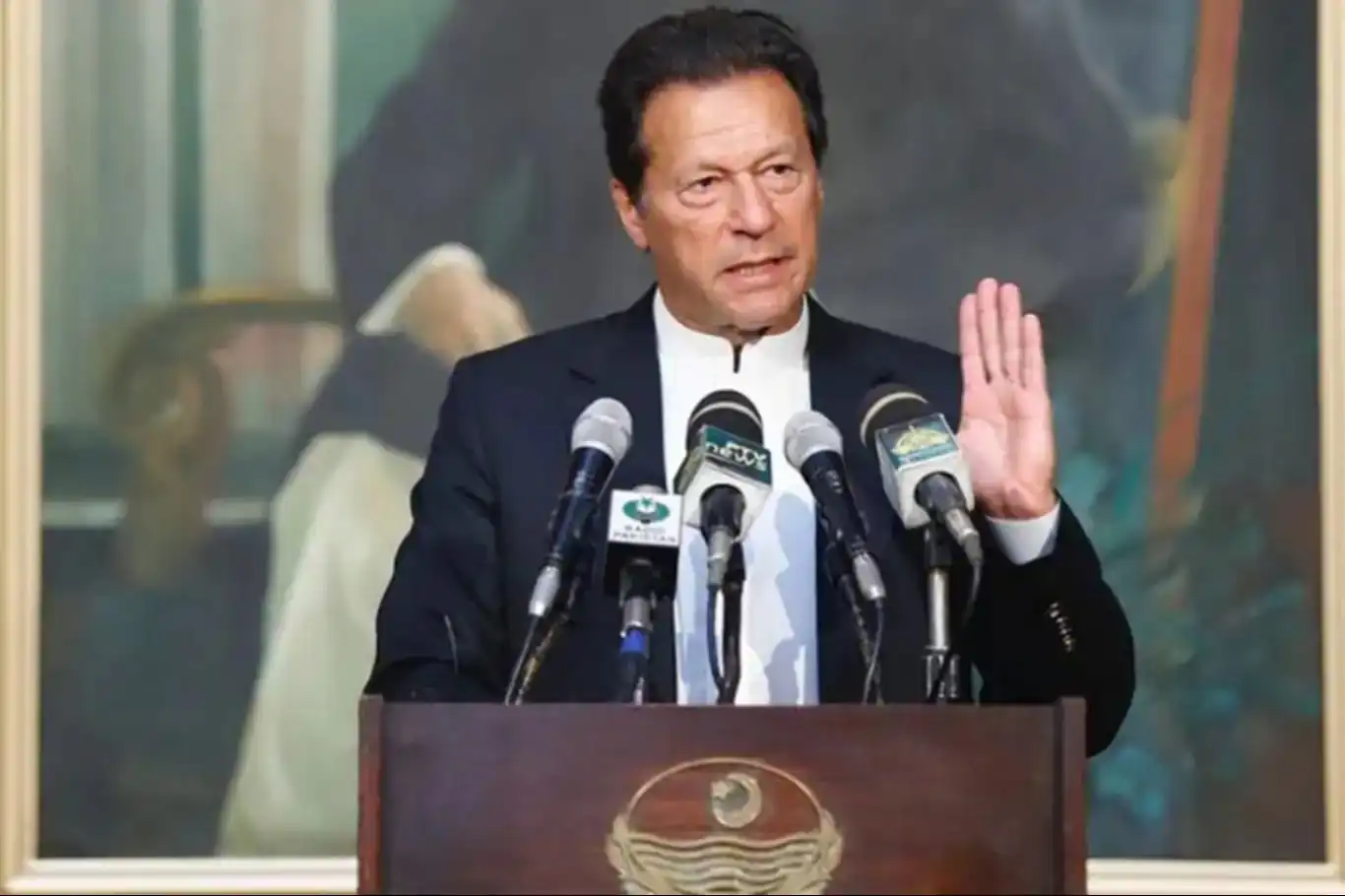 باكستان ترحّل صحافياً بريطانياً حاول مقابلة عمران خان باكستان ترحّل صحافياً بريطانياً حاول مقابلة عمران خان