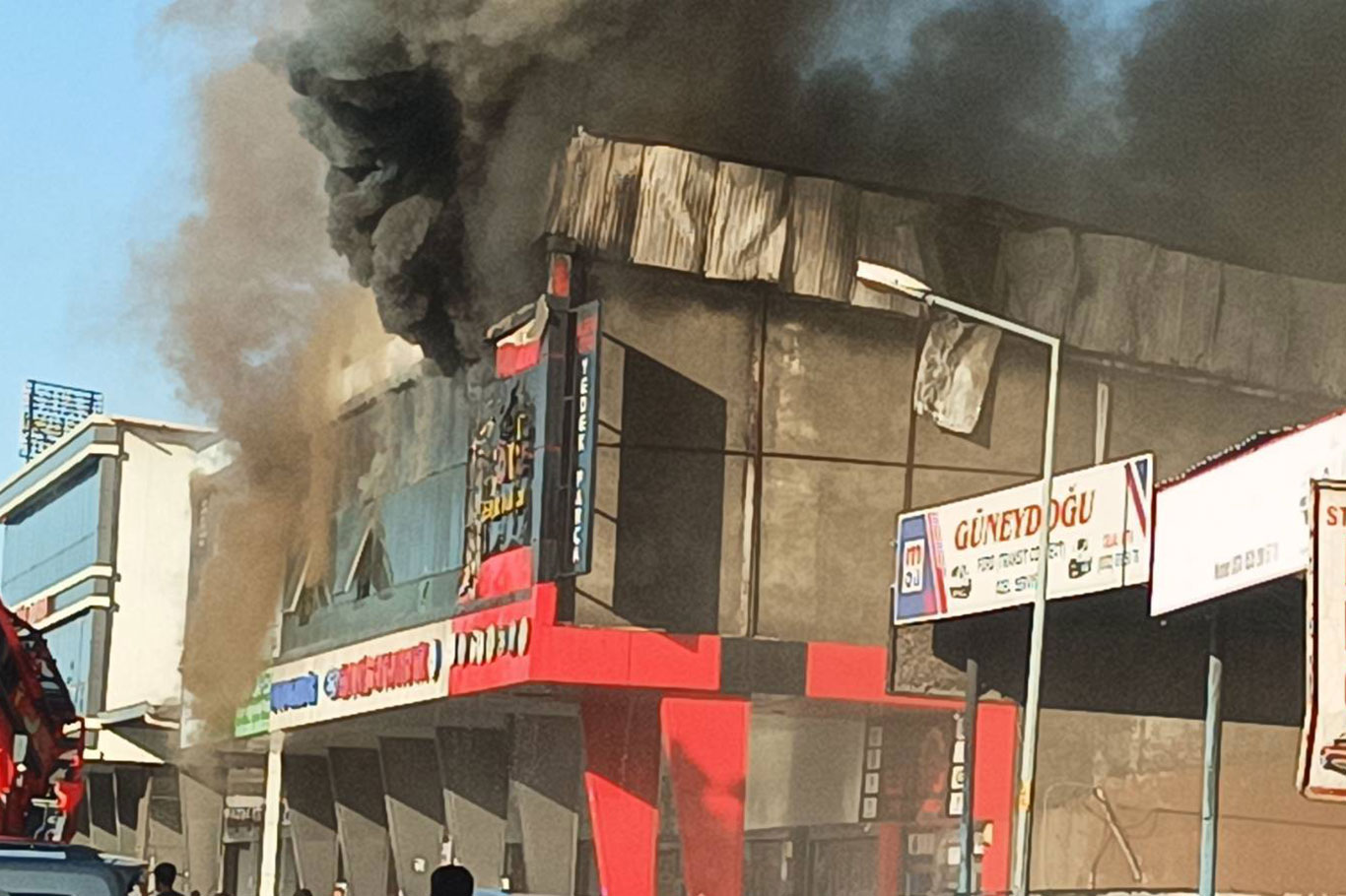 Diyarbakır sanayi sitesinde büyük yangın 