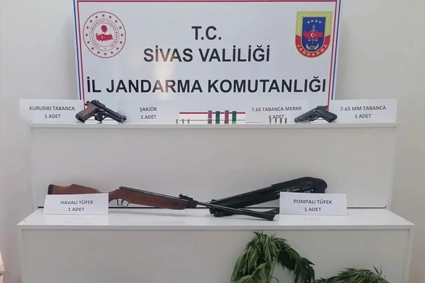 Sivas'ta uyuşturucu ve silah operasyonu Sivas'ta uyuşturucu ve silah operasyonu