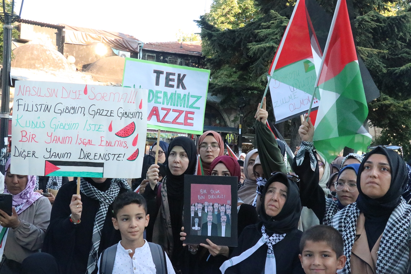 Sultanahmet'te binlerce kişi Gazze için bir araya geldi