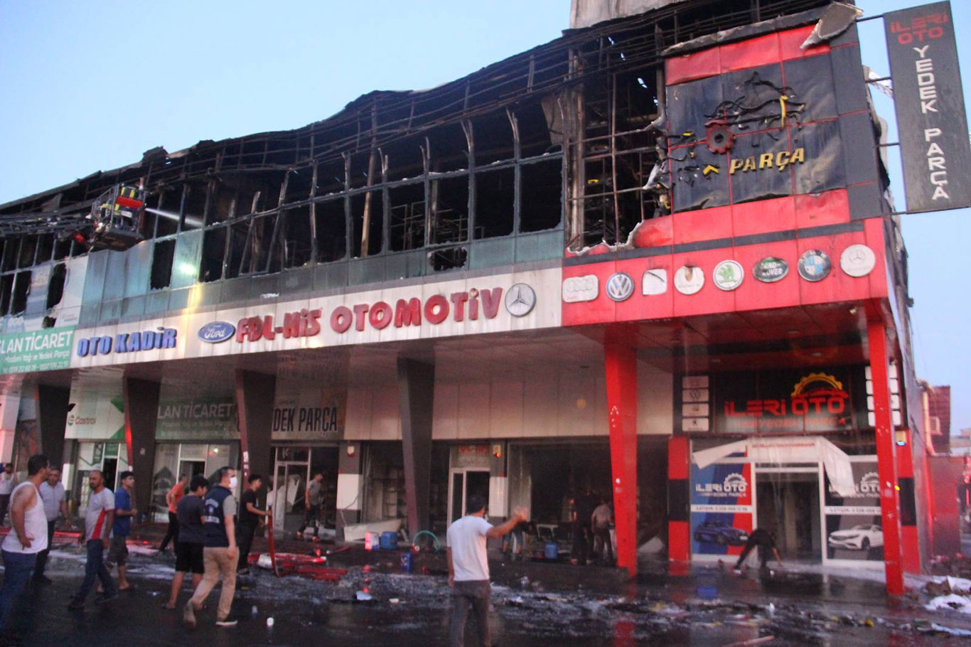 Diyarbakır sanayisinde çıkan yangın kontrol altına alındı