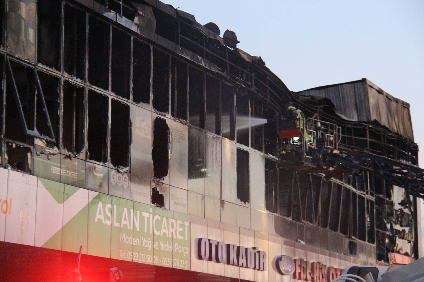 Diyarbakır sanayisinde çıkan yangın kontrol altına alındı