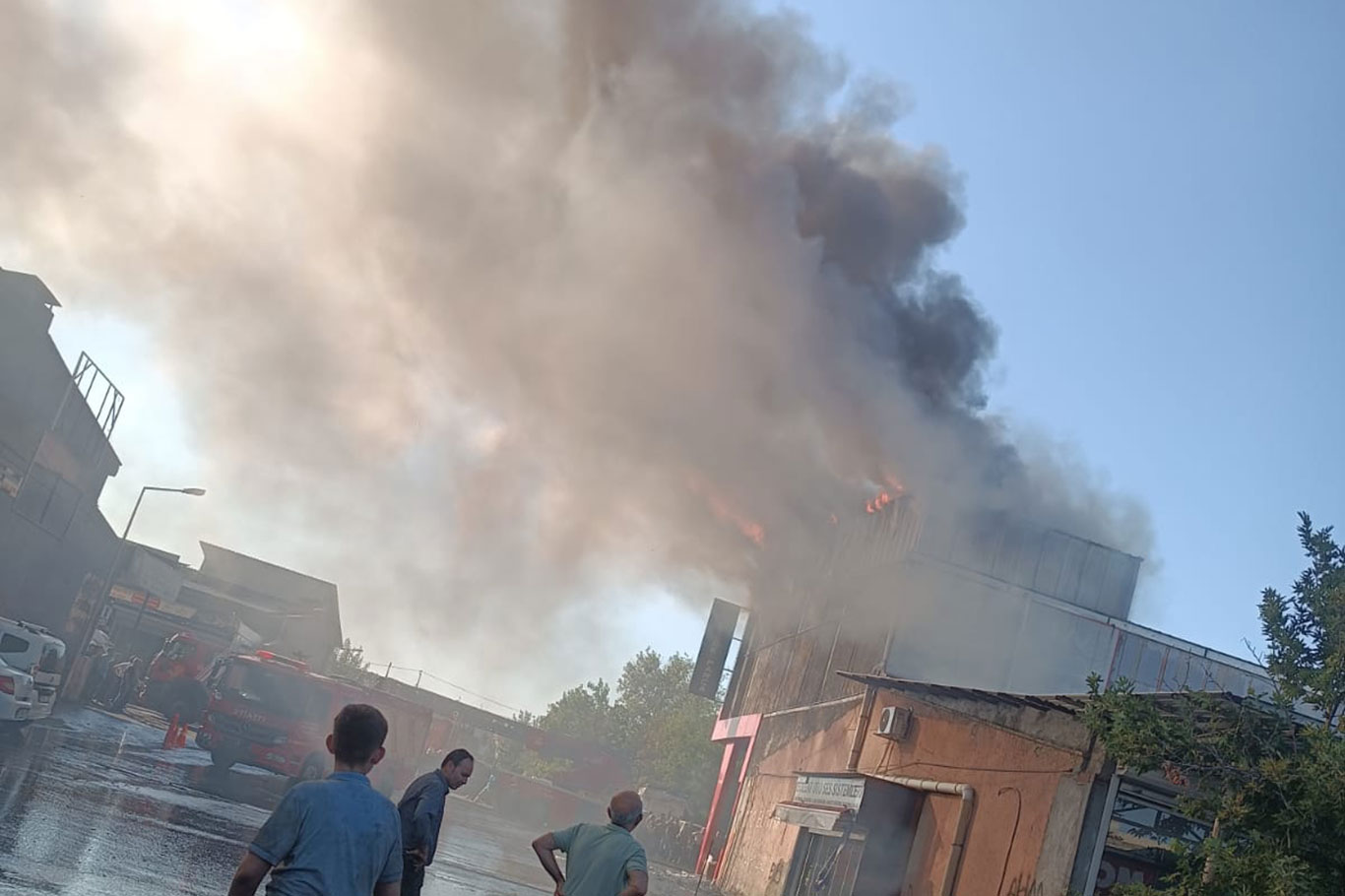 Diyarbakır sanayisinde çıkan yangın kontrol altına alındı