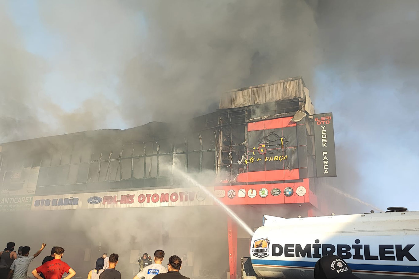 Diyarbakır sanayisinde çıkan yangın kontrol altına alındı