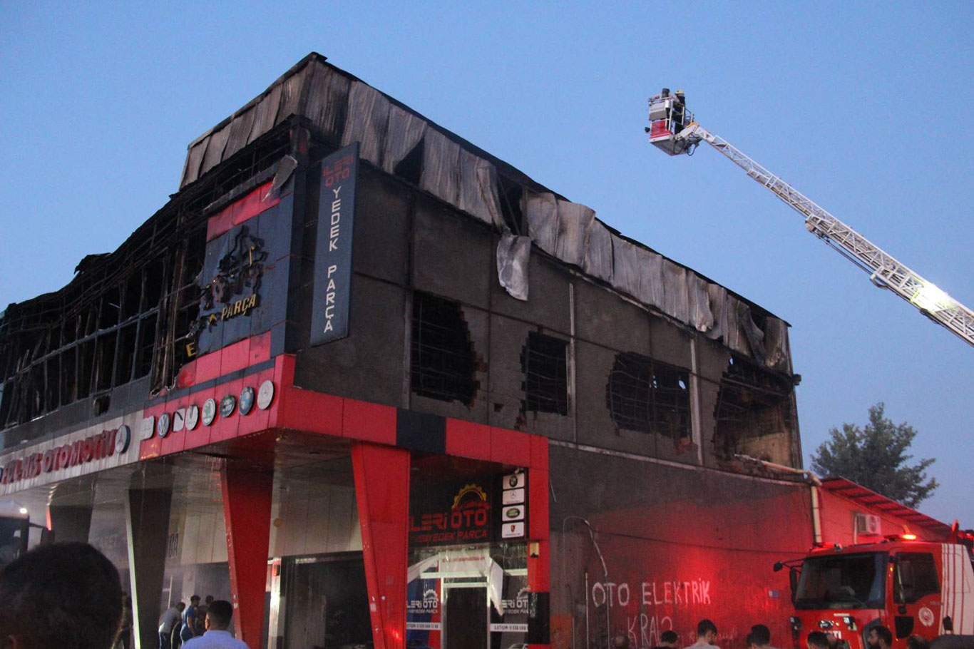 Diyarbakır sanayisinde çıkan yangın kontrol altına alındı