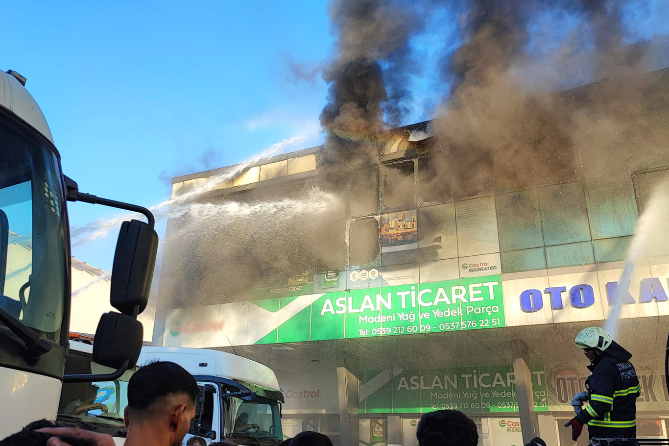 Diyarbakır sanayisinde çıkan yangın kontrol altına alındı
