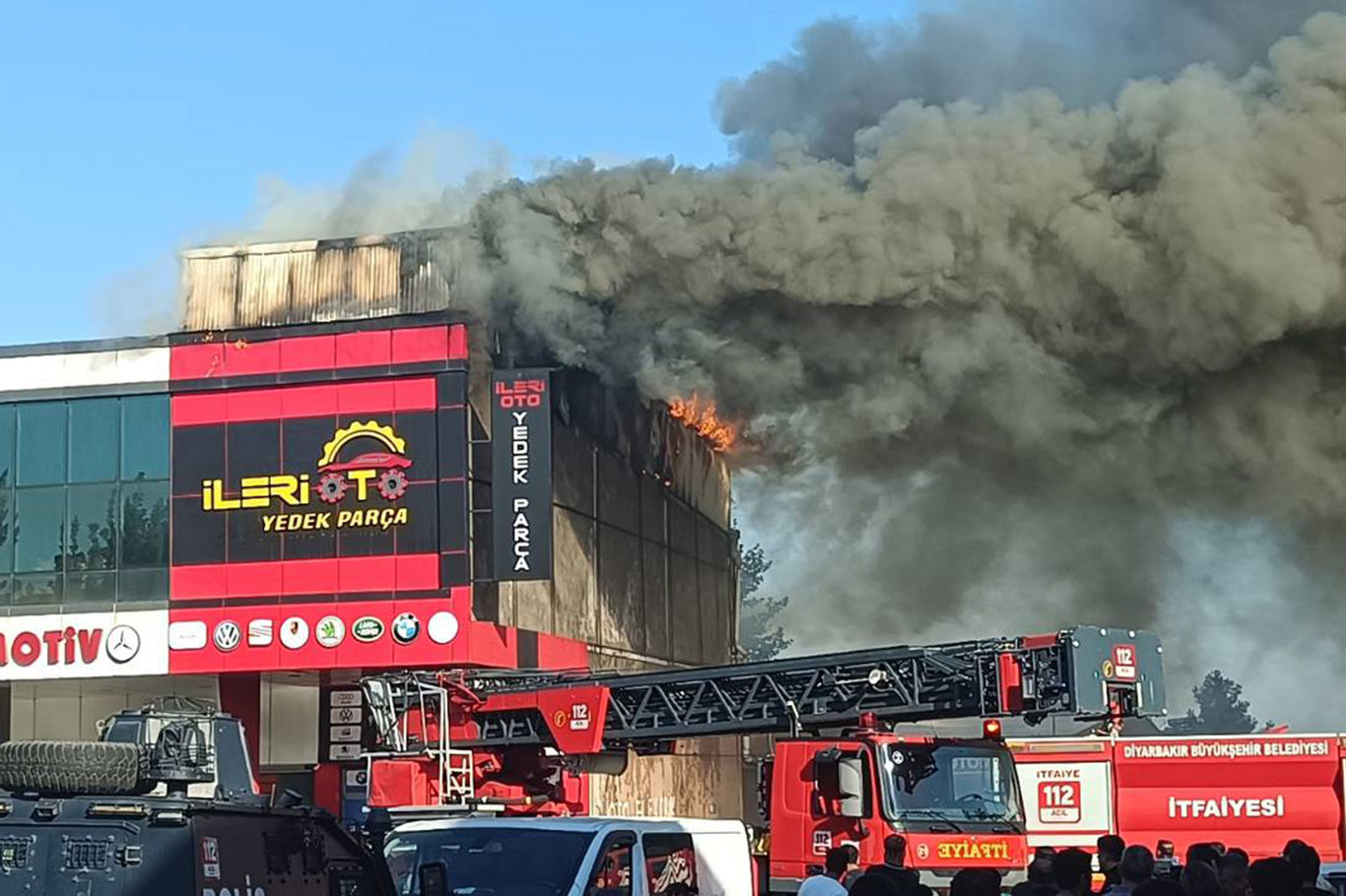 Diyarbakır sanayisinde çıkan yangın kontrol altına alındı