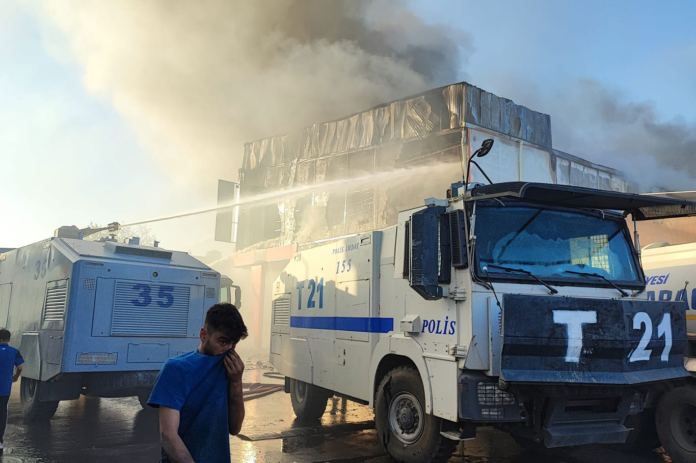 Diyarbakır sanayisinde çıkan yangın kontrol altına alındı