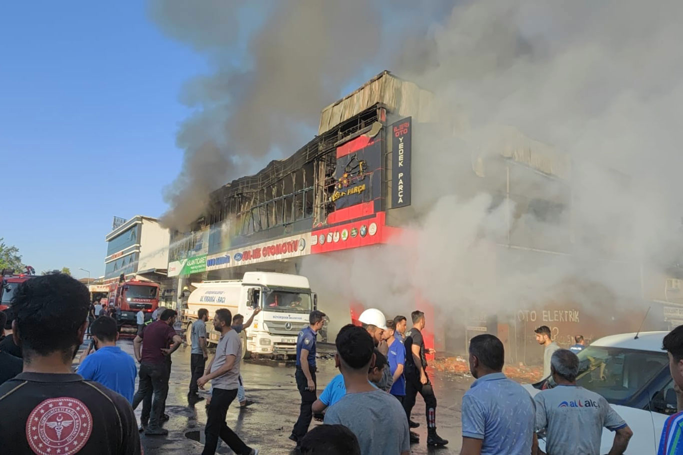 Diyarbakır sanayisinde çıkan yangın kontrol altına alındı