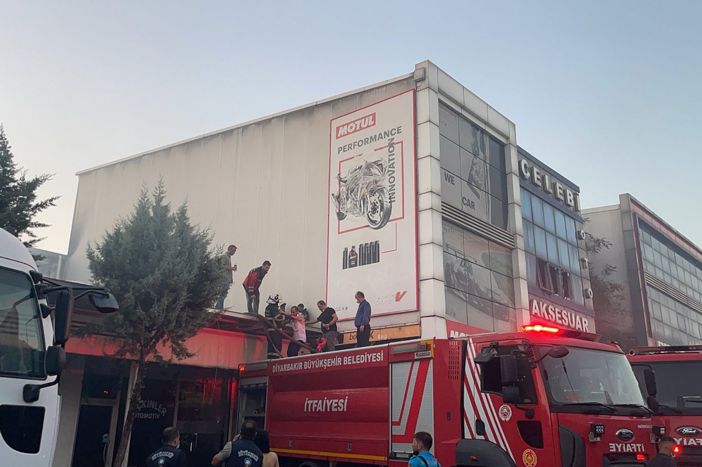 Diyarbakır sanayisinde çıkan yangın kontrol altına alındı