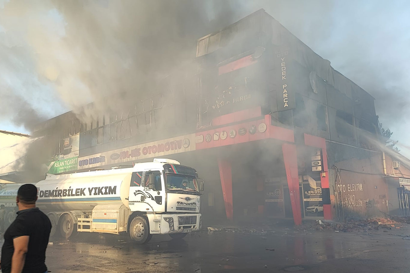 Diyarbakır sanayisinde çıkan yangın kontrol altına alındı