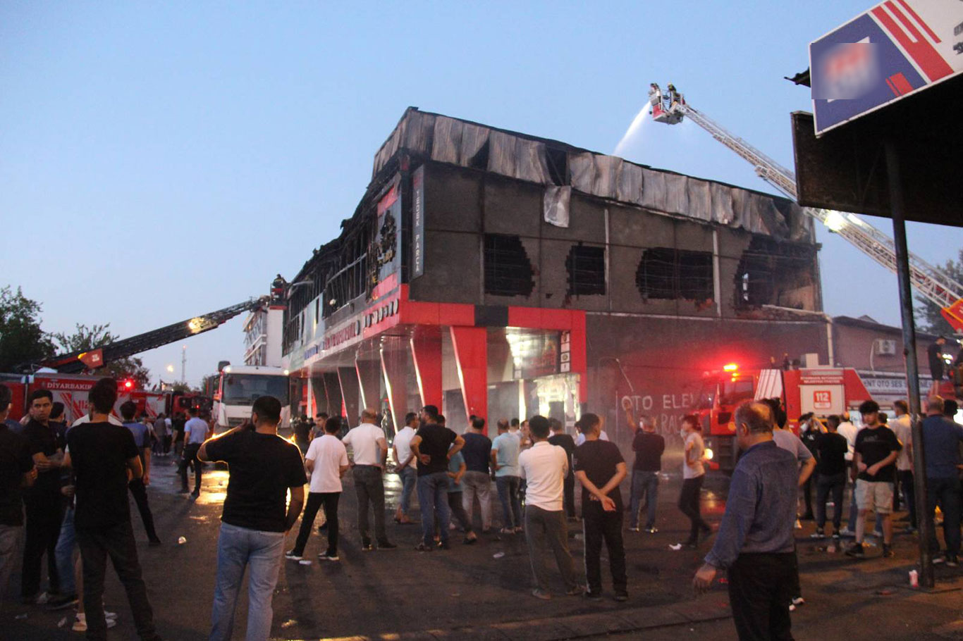 Diyarbakır sanayisinde çıkan yangın kontrol altına alındı