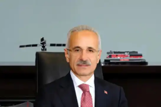 Bakan Uraloğlu:. Instagram saat 21:30'da yeniden erişime açılacak