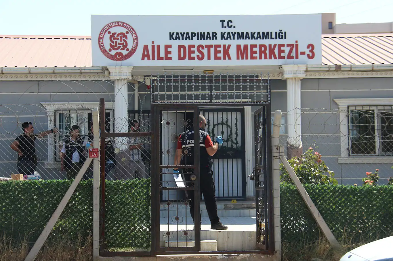 Diyarbakır'da Aile Destek Merkezi'ne saldırı Diyarbakır'da Aile Destek Merkezi'ne saldırı