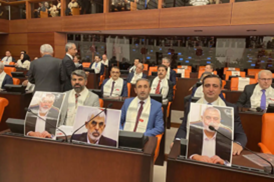 HÜDA PAR MPs unfurl posters of Hamas leaders during Turkish Parliament session on Gaza