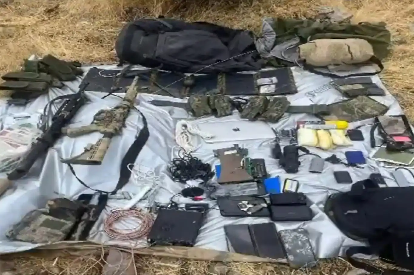 Paramotorla eylem hazırlığındaki 4 PKK elemanı öldürüldü Paramotorla eylem hazırlığındaki 4 PKK elemanı öldürüldü