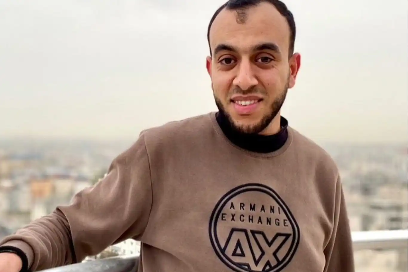غزة..استشهاد الصحفي حمزة مرتجى خلال قصف صهيوني على مدرسة للنازحين