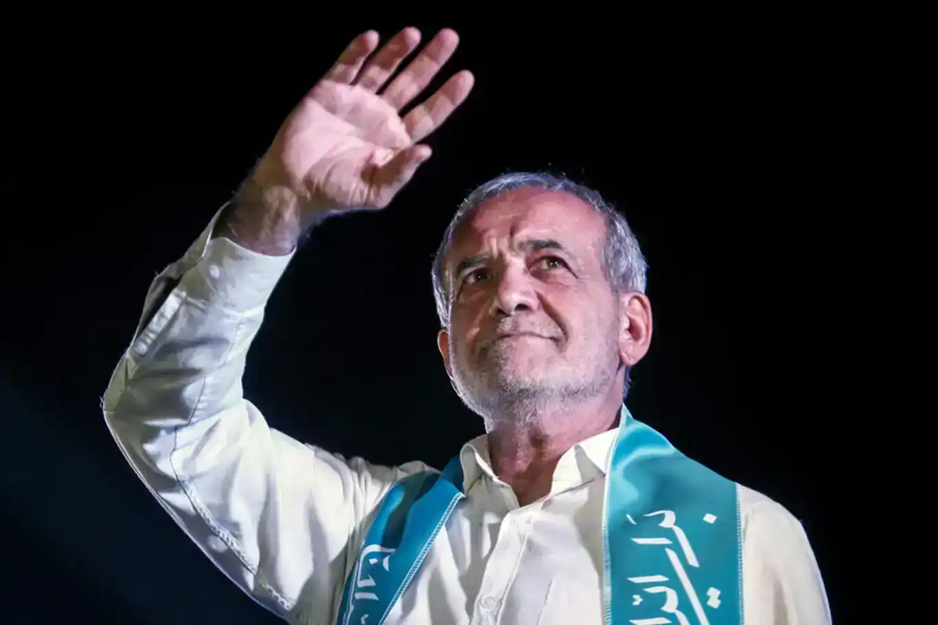 Pezeşkiyan'ın kabinesi eksiksiz güvenoyu aldı Pezeşkiyan'ın kabinesi eksiksiz güvenoyu aldı