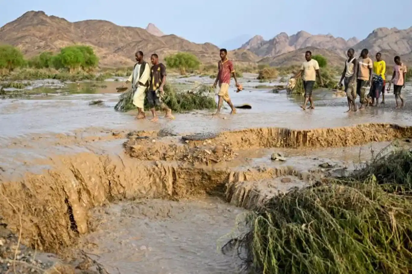 عشرات الضحايا وغرق قرى في انهيار سد أربعات بولاية البحر الأحمر في السودان
