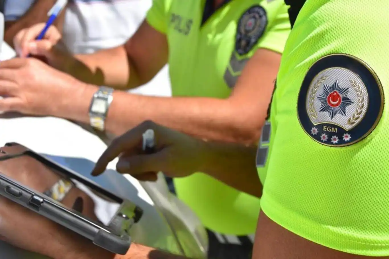 Sakarya'da 34 sürücüye yükses ses ve egzoz cezası Sakarya'da 34 sürücüye yükses ses ve egzoz cezası
