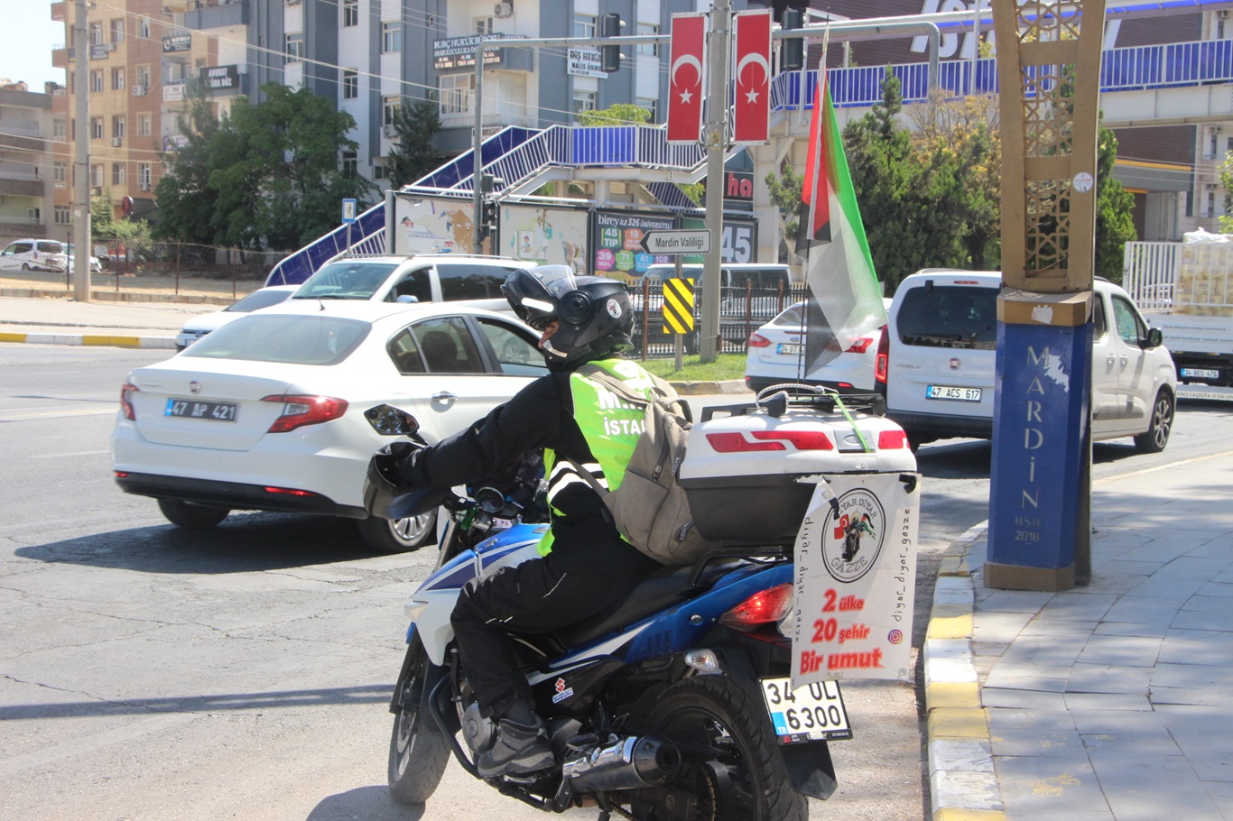 Motosikletiyle il il gezerek Gazze’deki katliama dikkat çekiyor