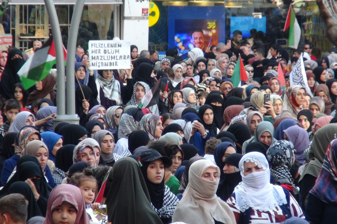 Batman'da Gazze açıklaması mitinge dönüştü: Meydanlar doldu, taştı