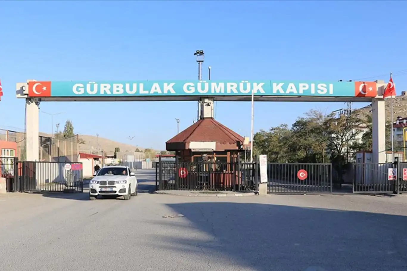 Sınır kapısında 2.2 ton metamfetamin ele geçirildi Sınır kapısında 2.2 ton metamfetamin ele geçirildi