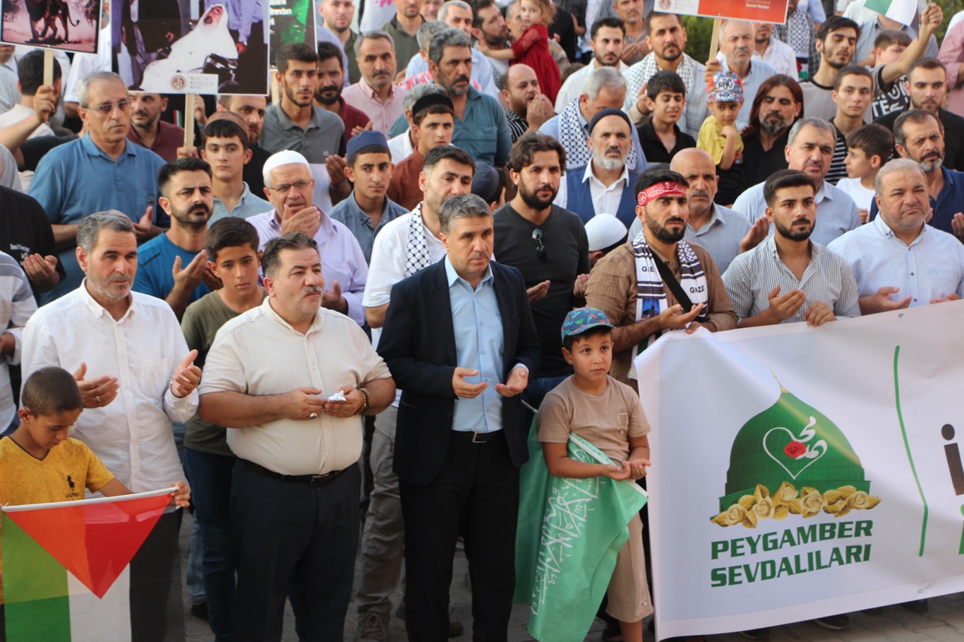 Şehid Heniyye’nin çağrısına uyan halk duygularını paylaştı: İmanımız gereği bu tür çağrılara her zaman kulak asmalıyız