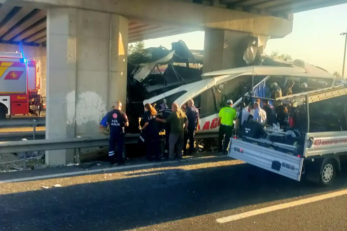 Ankara'da yolcu otobüsü üst geçide çarptı: 9 ölü, 26 yaralı  