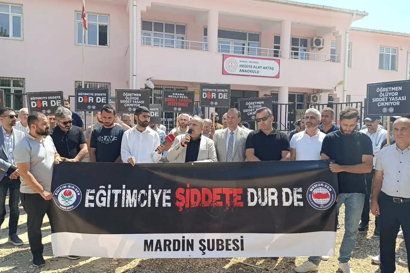 Mardin’de yeni eğitim yılının ilk gününde bir öğretmen darp edildi